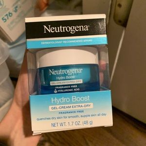 Neutrogena® Hydro Boost Gel-Cream with Hyaluronic Acid for Extra-Dry Skin